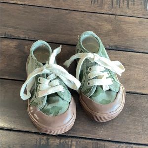 Baby Gap camo lace up sneakers